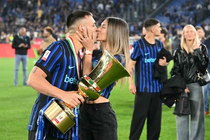 Agustina Gandolfo está casada con Lautaro Martínez y tiene dos hijos: Nina y Theo (Photo by Alberto PIZZOLI / AFP)