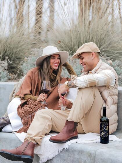 Agustina Gandolfo junto a Lautaro Martínez