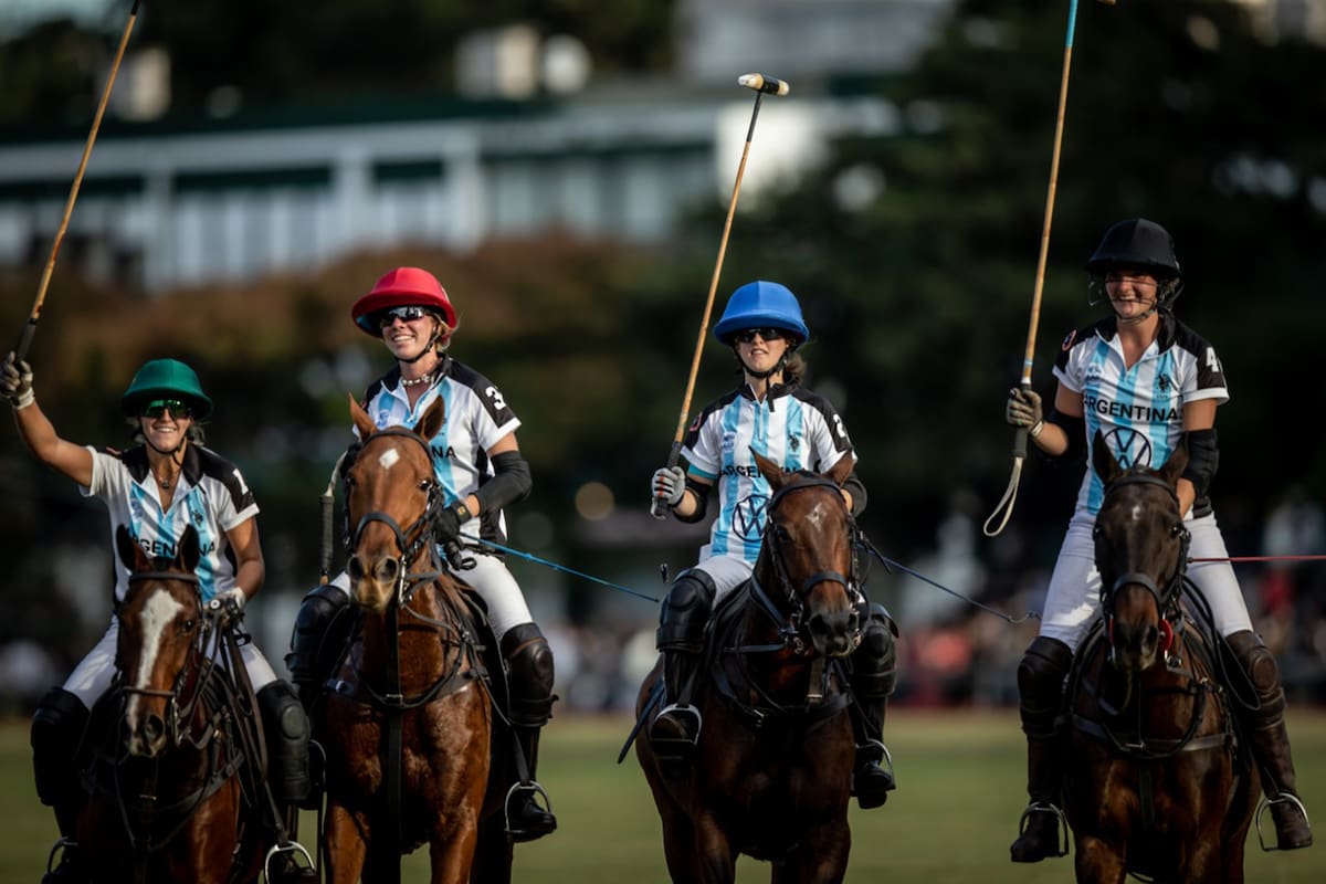 Agustina Imaz, Catalina Lavinia, Azucena Uranga y Paulina Vasquetto son las primeras campeonas mundiales de polo femenino; la argentina fue claramente el mejor equipo de los seis que participaron en Palermo.