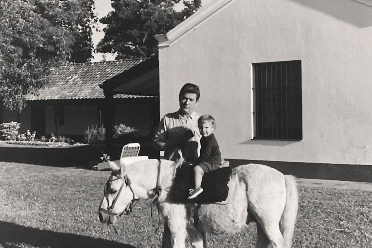 Agustina junto a Bordeu, su abuelo