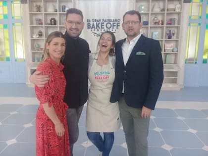 Agustina, junto al jurado, en su paso por Bake Off en el 2020