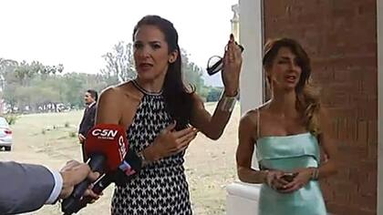 Agustina Lecouna y Milagros Brito, amigas y testigos de la boda de Macedo y Urtubey