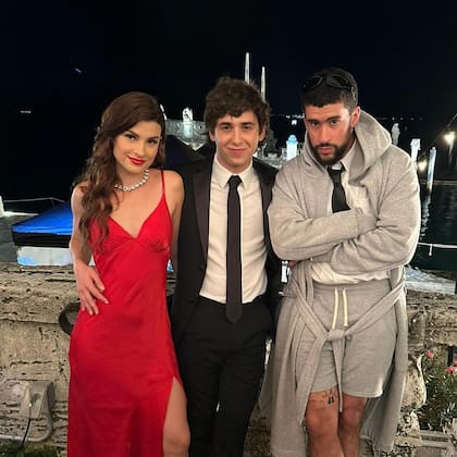 Agustina Palma actuó en el videoclip de Bad Bunny "No me quiero casar" junto al músico y el actor Marcello Hernández.