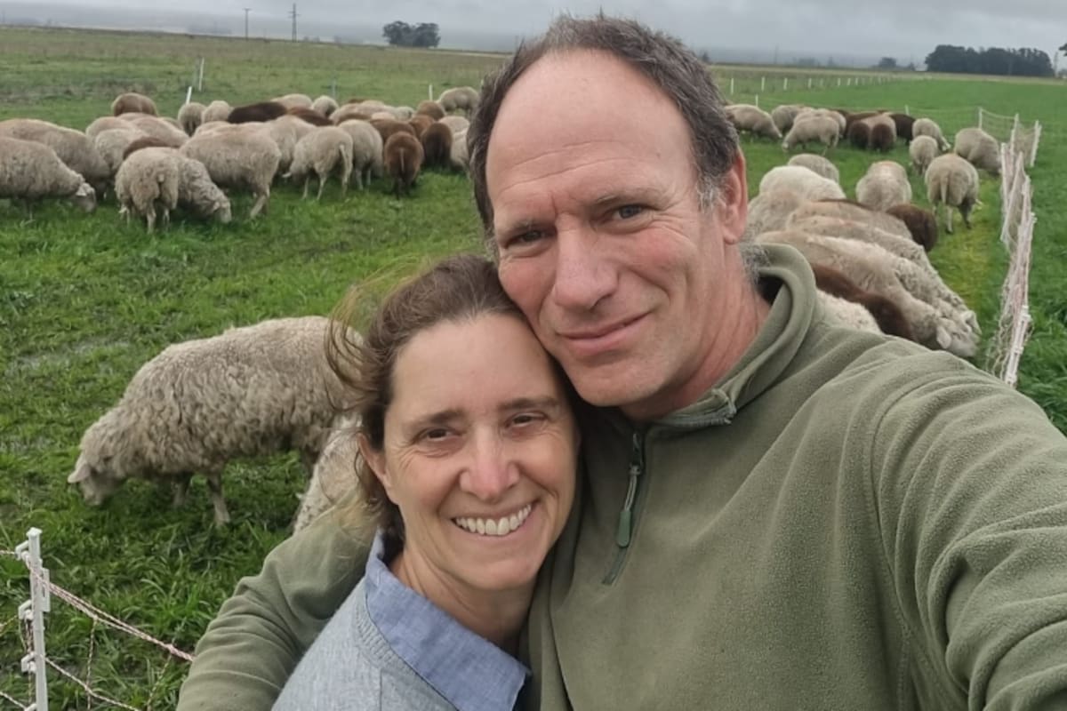 Agustina Sáenz Rozas junto a su marido Mariano Gallardo, con quien comparte el amor por el campo
