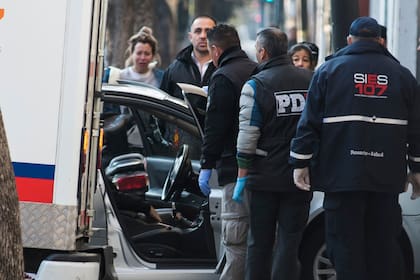 Agustina Thomson (atrás, a la izquieda) el día que asesinaron a su novio