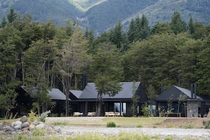 Agustina y Bernardita se instalaron en la casa sobre el lago Nahuel Huapi que los Macri-Awada estrenaron en diciembre.