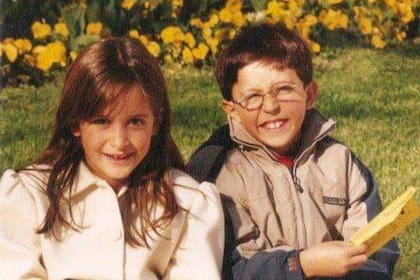 Agustina y Rodrigo Noya tuvieron su infancia marcada por un programa de televisión; él siguió en los medios, ella se alejó lo más que pudo