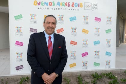 Ahmad Al-Sabah en la Villa Olímpica de los próximos Juegos de la Juventud