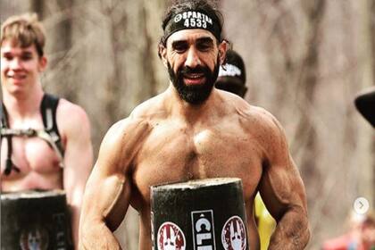 Ahmad Ayyad pasó 25 días en coma con respirador artificial debido al cuadro generado por el virus