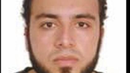 Ahmad K. Rahami, el joven hizo varios viajes a Paquistán y tenía alusiones de la jihad entre los documentos que se encontraron; su padre le había advertido a las autoridades que era terrorista