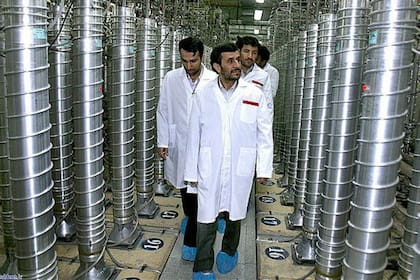 Ahmadinejad, durante una visita a una planta nuclear en Teherán