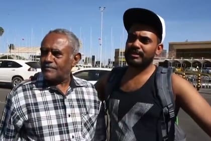 Ahmed Khalid trabaja en Dubai y debía abordar el vuelo que se estrelló en Etiopía (Foto: Captura de Youtube)