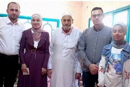 Ahmed, quien compartía historias de la vida en Gaza, perdió a 21 miembros de su familia cuando un misil alcanzó el edificio en el que se encontraban.