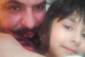 El padre que vio morir a su hija asfixiada intentando llegar a Reino Unido