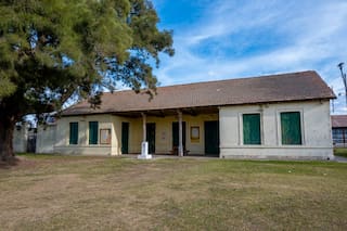 La vieja estación de tren en un pueblo bonaerense de 12 manzanas que fue hogar de un ícono del folklore