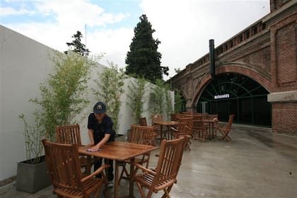 AHORA. El jueves pasado, se inauguró un local de comidas rápidas sobre la Avenida del Libertador