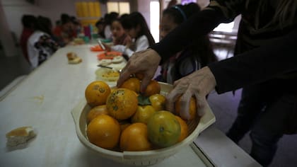 Ahora los chicos comen frutas