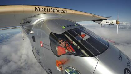 Ahora los pilotos sueñan con crear un Comité Internacional de Energías Renovables y drones solares para enviar a la estratósfera