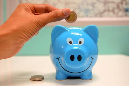 Ahorrar permite reducir el estrés financiero y tener mayor seguridad en momentos de incertidumbre (Pexels/maitree rimthong)