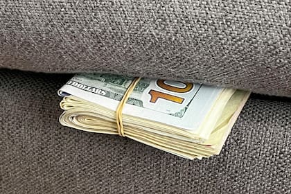 Ahorros bajo el colchón. Dólares de ahorro. canuto. dolar. Blanqueo