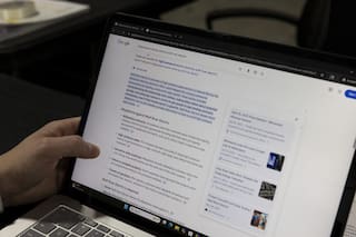 La justicia de EE.UU. avala a Google ante las demandas por el impacto de AI Overviews y el desvío de tráfico web