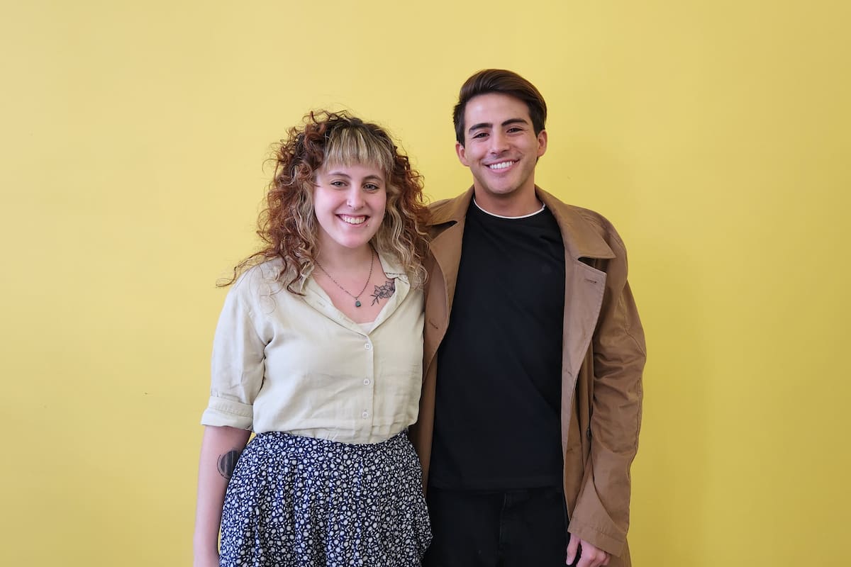 Ailén Vila y Juan Cruz Nieva Giménez, alumnos de la edición 2023 de la Maestría en Periodismo LN/UTDT y ganadores de la Beca Carlos Pagni