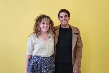 Ailén Vila y Juan Cruz Nieva Giménez, alumnos de la edición 2023 de la Maestría en Periodismo LN/UTDT y ganadores de la Beca Carlos Pagni