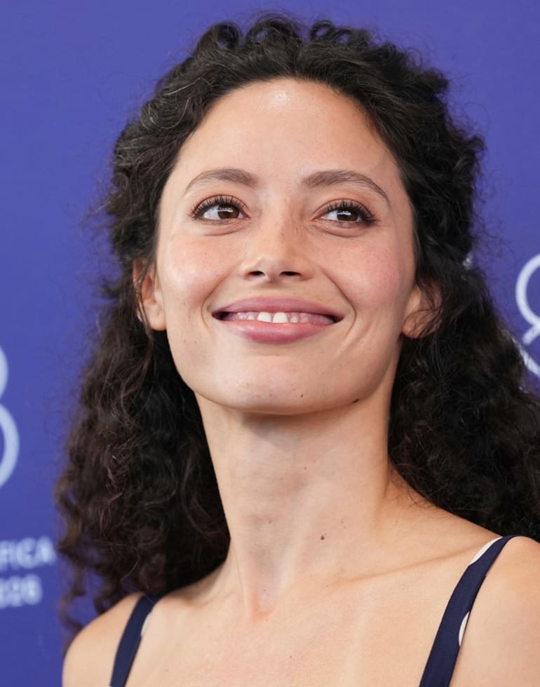 Ailín Salas, la actriz argentina de bajo perfil que llegó al Festival de Venecia junto a John Malkovich