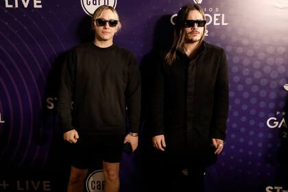 Airbag: hombres de negro