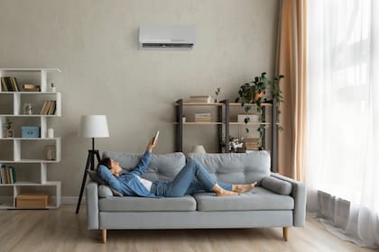 Aire acondicionado: el espacio escondido de la casa que hay que limpiar en verano para evitar malos olores y suciedad en el ambiente