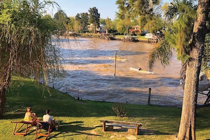 Aire del Delta tiene piscina descubierta.