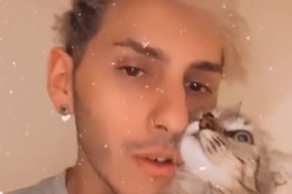 Aislado en la Quinta Presidencial de Olivos por el coronavirus, el hijo del presidente agradeció a sus seguidores