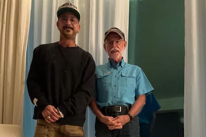 AJ de Backstreet Boys junto a su padre, a quien vio después de 42 años: "Hoy es el comienzo de un nuevo capítulo en mi vida con mi padre nuevamente, solo un pie delante del otro", aseguró el artista