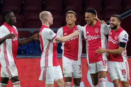 Ajax derrotó a Midtjylland y puso el grupo D al rojo vivo