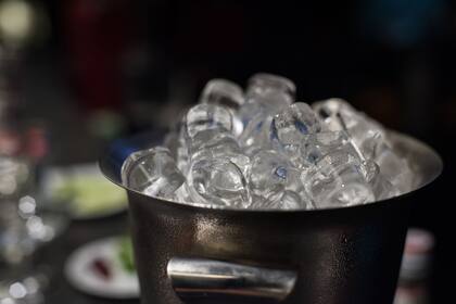 Ajustar el tamaño de los cubitos de hielo según las capacidades de tu máquina puede mejorar significativamente su rendimiento