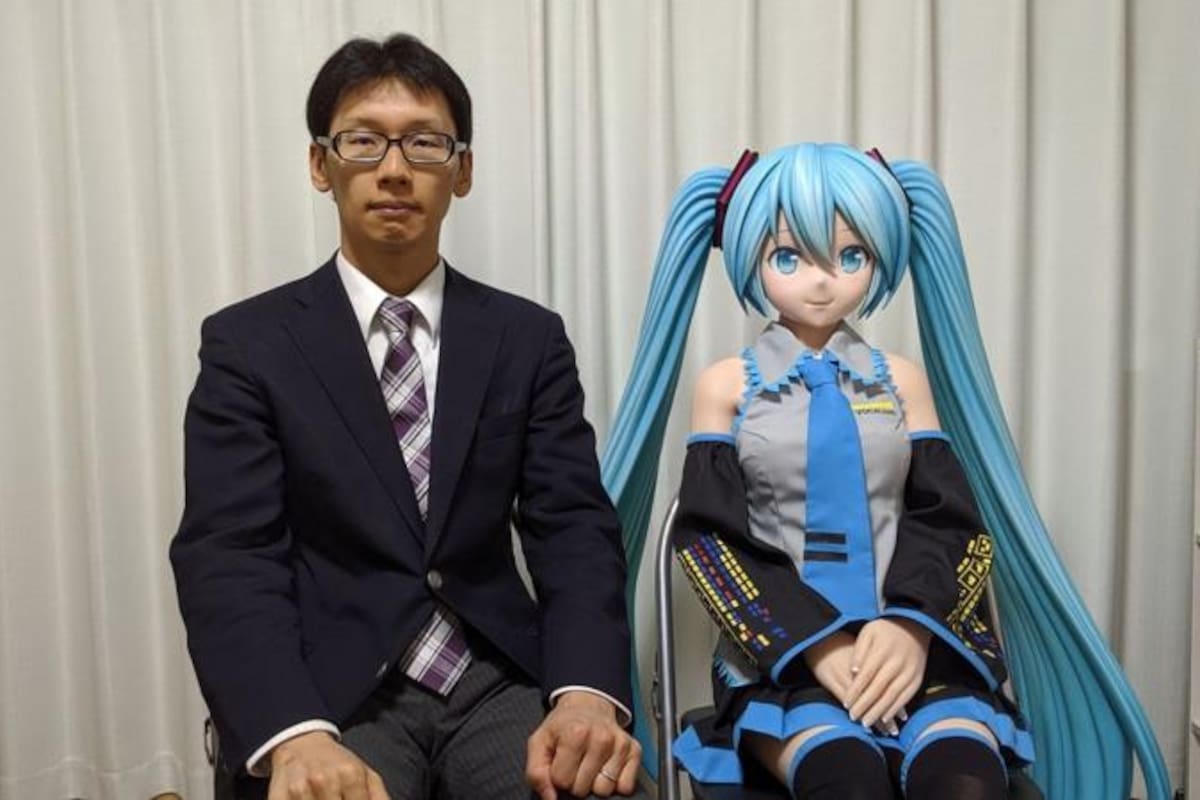 Akihiko describe su vida con la cantante animada como "cotidiana"