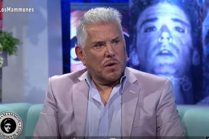 Al aire de Los Mammones, el actor recreó una escena junto a Jey. Fuente: América