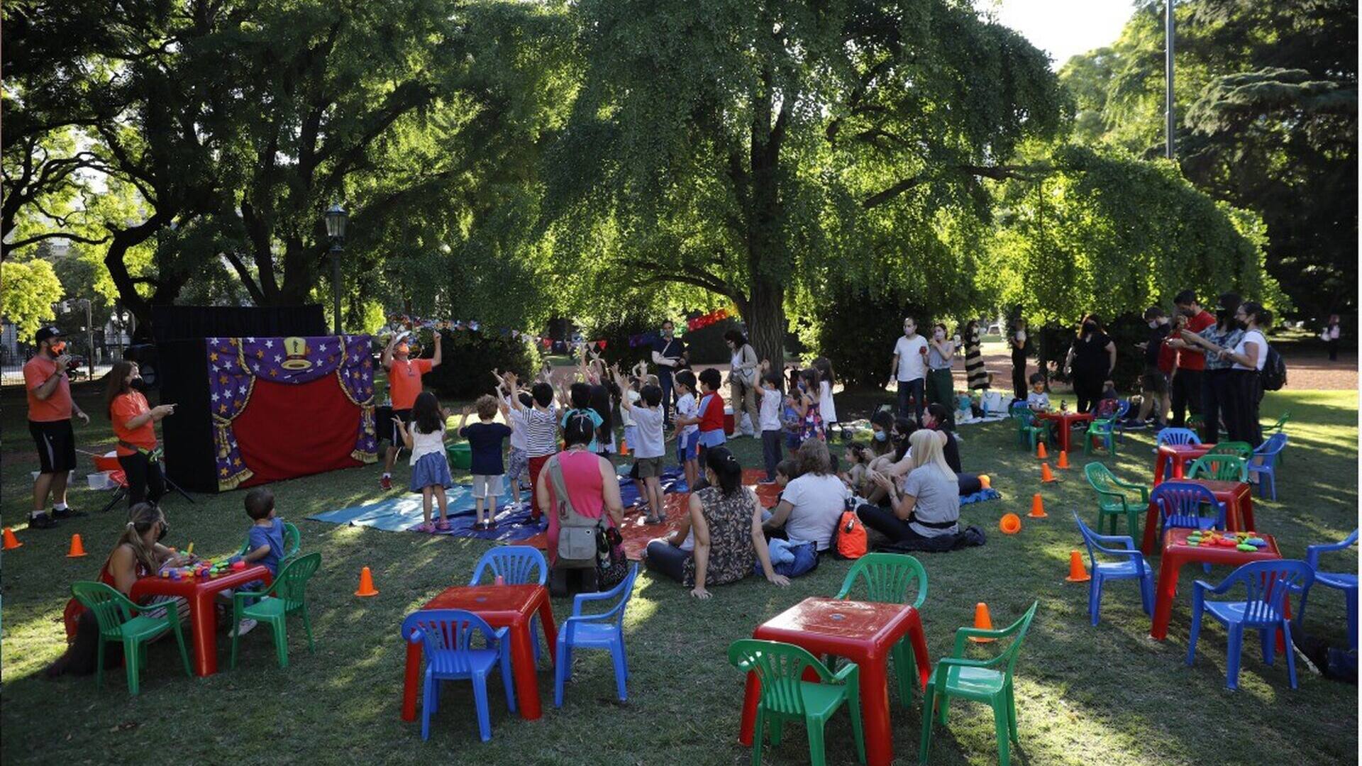 Al aire libre. Los cumpleaños tomaron las plazas