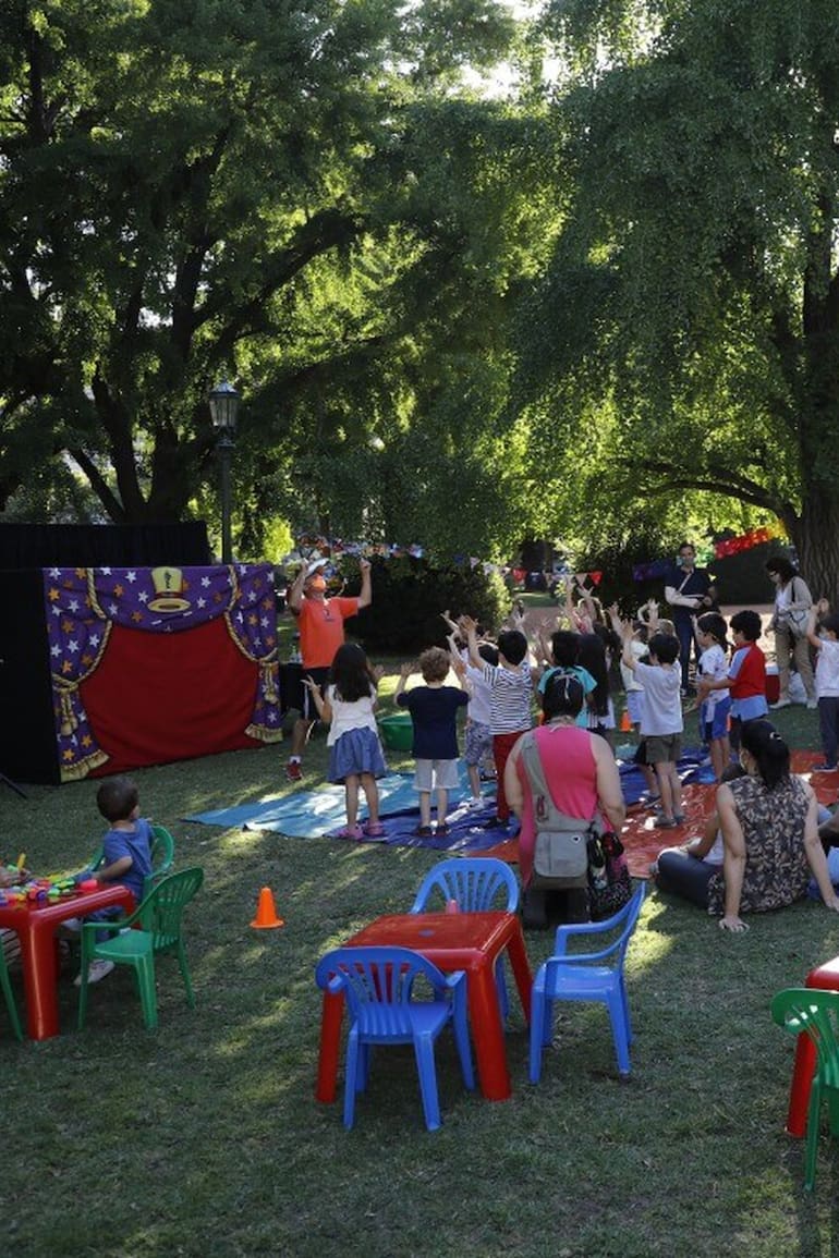 Al aire libre. Los cumpleaños tomaron las plazas
