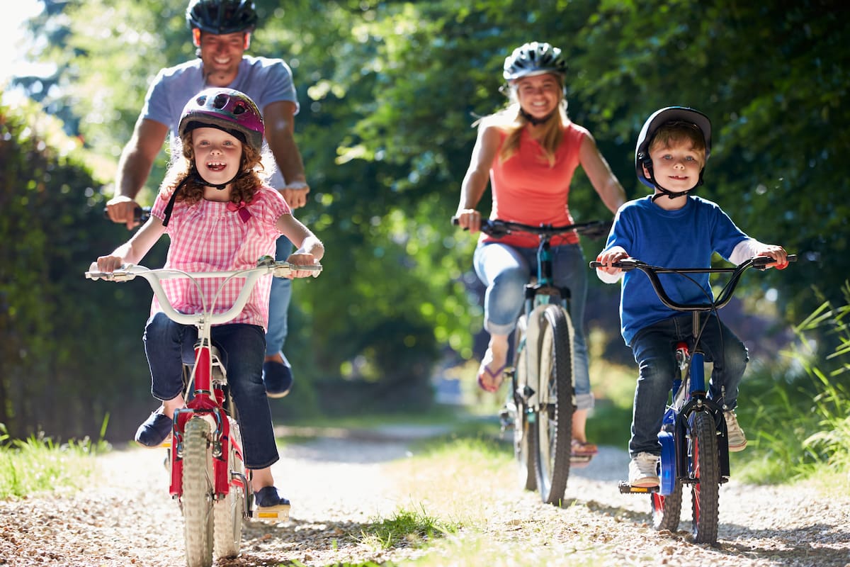 Al aire libre o bajo techo: el tiempo compartido en familia siempre regala buenos recuerdos.