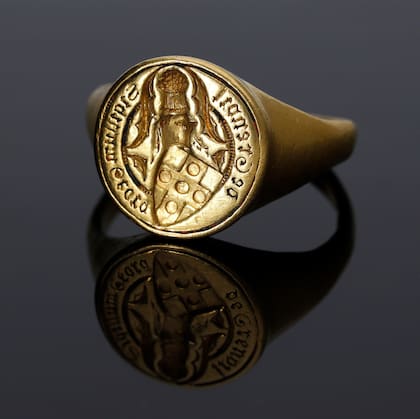 Al anillo de oro que perteneció a un Primer Ministro británico lo encontró un hombre de 85 años