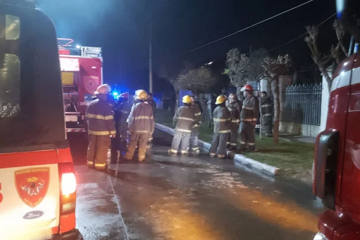 Al apagar las llamas del incendio, los bomberos encontraron a Emilia Carlomagno, de 77 años, carbonizada y atada en la cama de su casa en San Francisco Solano