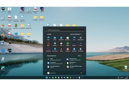 Al arrancar por primera vez da la impresión de que Windows 11 trae un dock al estilo Mac o Linux. Pero no. Son el botón Inicio y la barra de tareas, solo que centrados en la pantalla