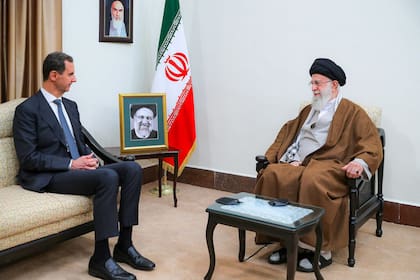 Al-Assad se reúne en Teherán con el líder supremo de Irán tras la muerte de Raisi en un siniestro aéreo