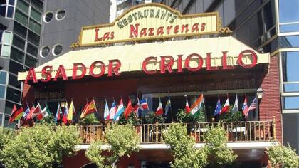 Al buen asado se lo debe regar con gran vino, y así lo entendieron en Las Nazarenas