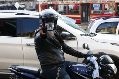 Al caer la tarde la caravana continuó en la zona del Obelisco