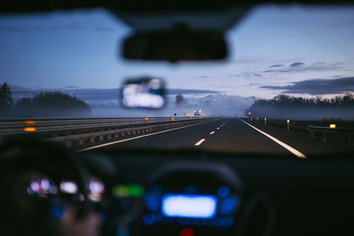 Al conducir por una autopista, una mujer perdió el conocimiento por una crisis epiléptica y sus dos hijos, de 11 años, salvaron la situación