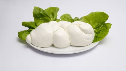 Al consumo de mozzarella se lo vincula inversamente con riesgos de afecciones graves