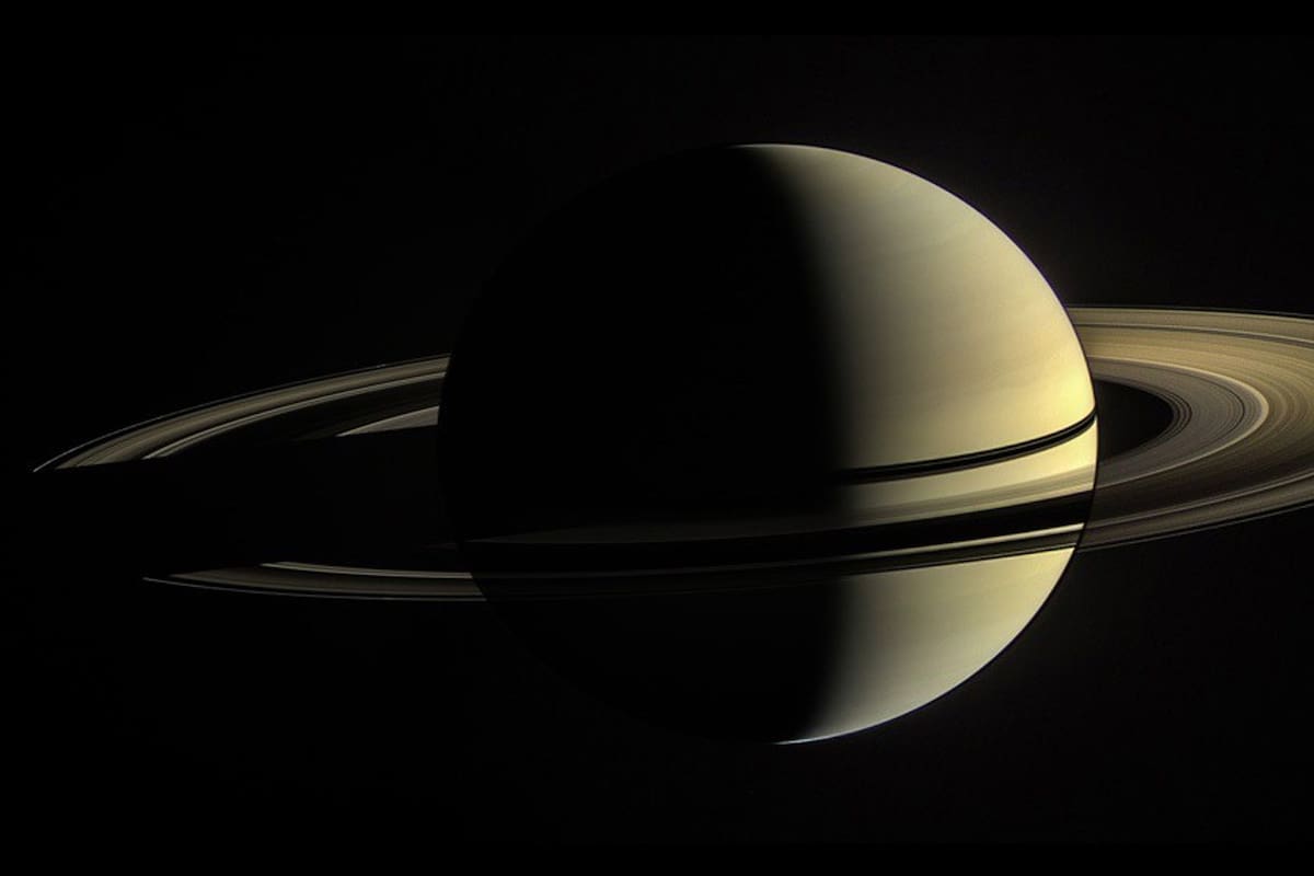 Al contrario, en el 2038 será el momento en el que más se vean los anillos de Saturno