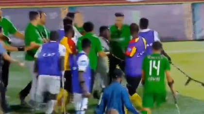 Al culminar la final entre Ghana y Marruecos, los planteles quedaron involucrados en medio de una gresca inesperada.